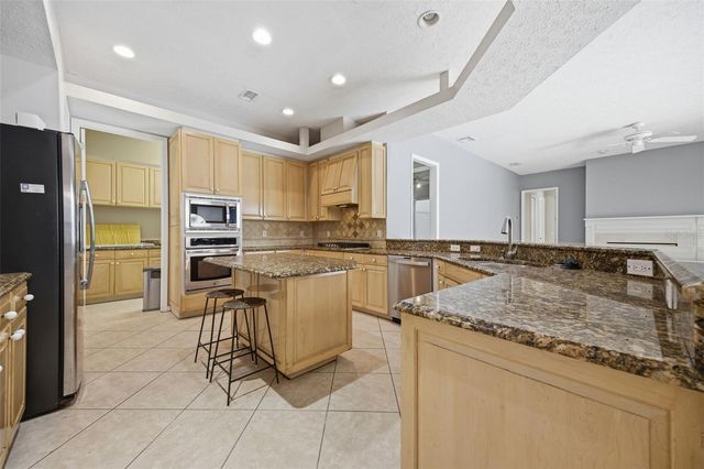 18629 AVENUE CAPRI, Lutz, FL 33558