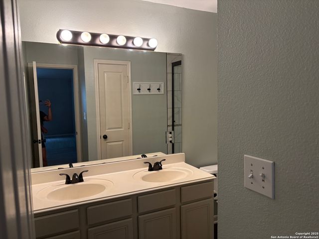 2614 Leakey, San Antonio, TX 78251