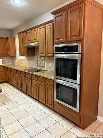 2614 Leakey, San Antonio, TX 78251