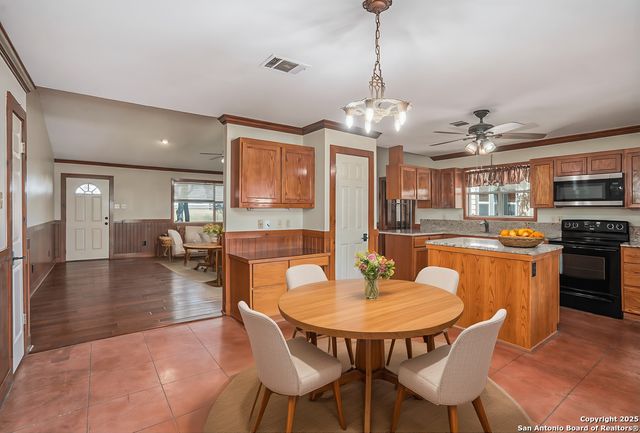 2205 Field Rd., Seguin, TX 78155
