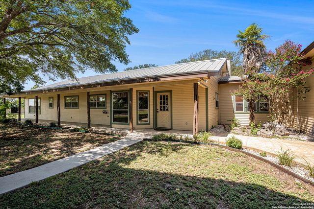 2205 Field Rd., Seguin, TX 78155