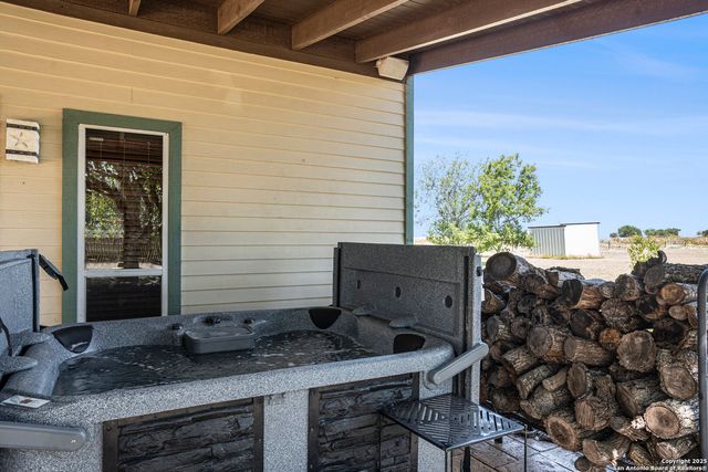 2205 Field Rd., Seguin, TX 78155