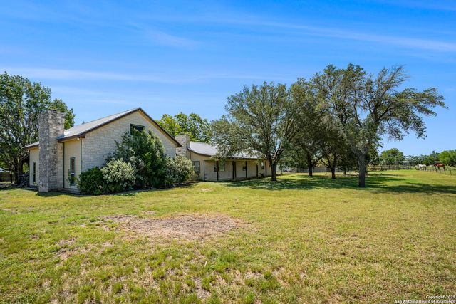 2205 Field Rd., Seguin, TX 78155