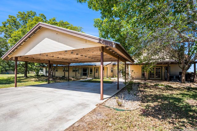 2205 Field Rd., Seguin, TX 78155
