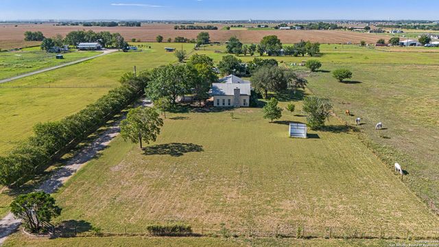 2205 Field Rd., Seguin, TX 78155