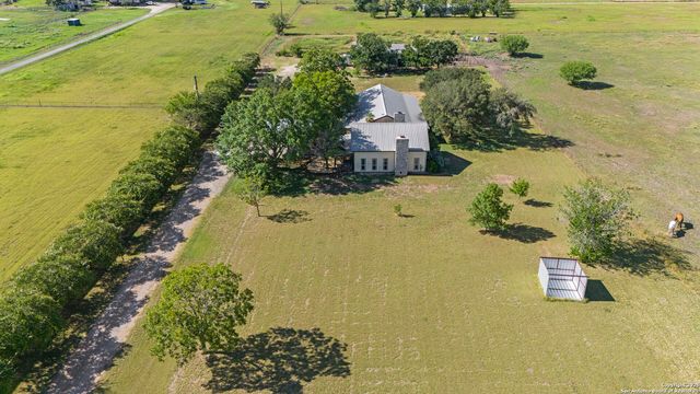 2205 Field Rd., Seguin, TX 78155