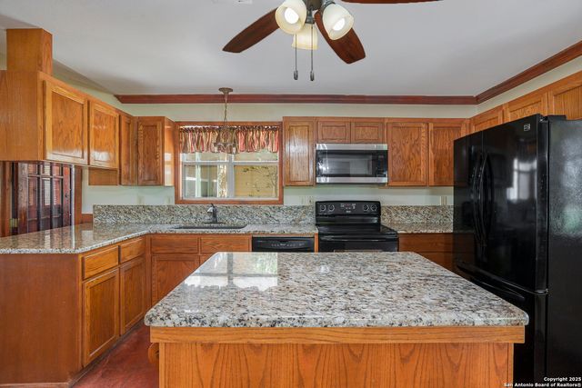2205 Field Rd., Seguin, TX 78155
