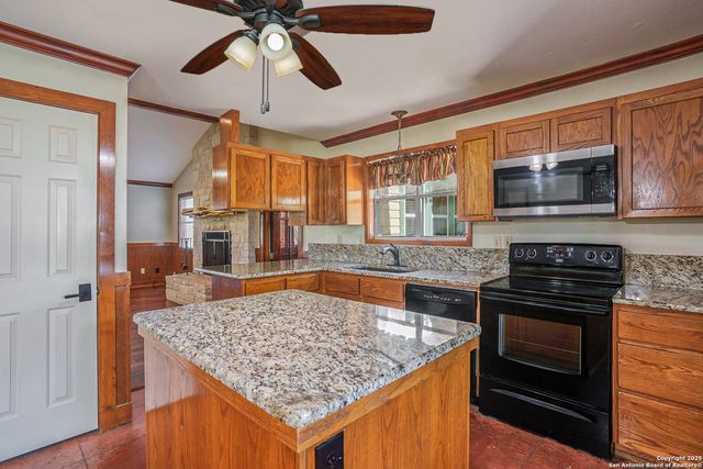 2205 Field Rd., Seguin, TX 78155