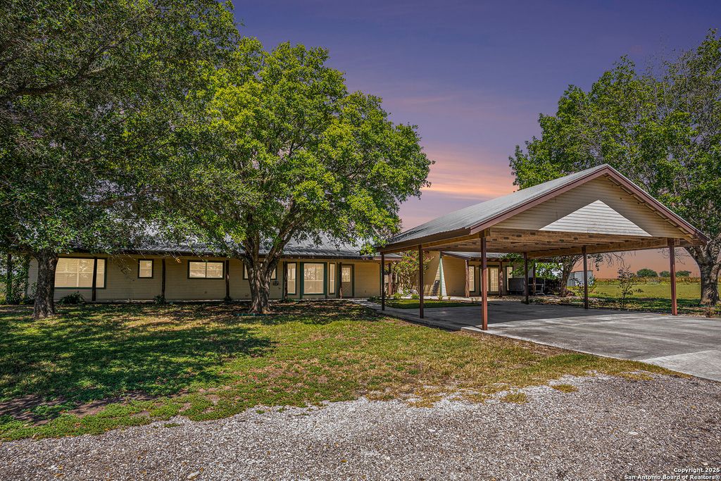 2205 Field Rd., Seguin, TX 78155
