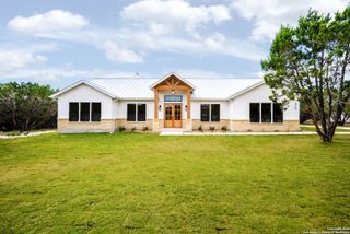 456 Rio Azul Dr, Pipe Creek, TX 78063
