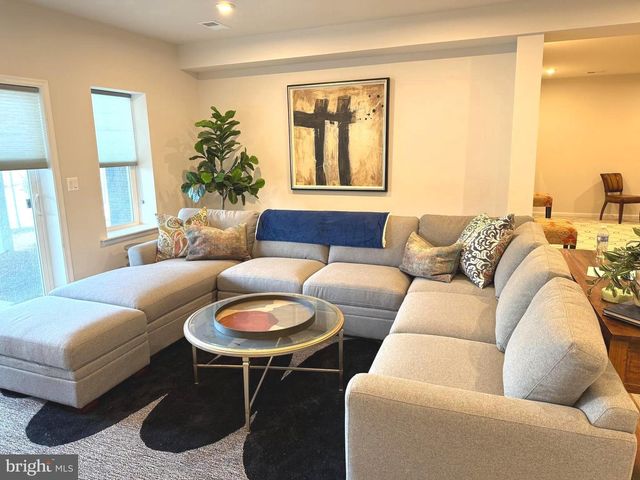 174 WILLIAMSON RD, Winchester, VA 22602