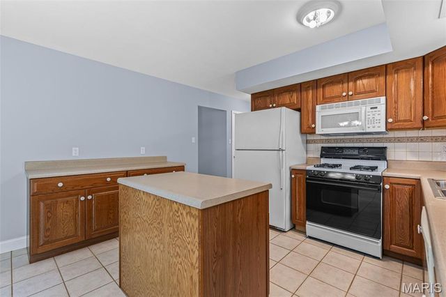 1954 Parkton Way, Barnhart, MO 63012
