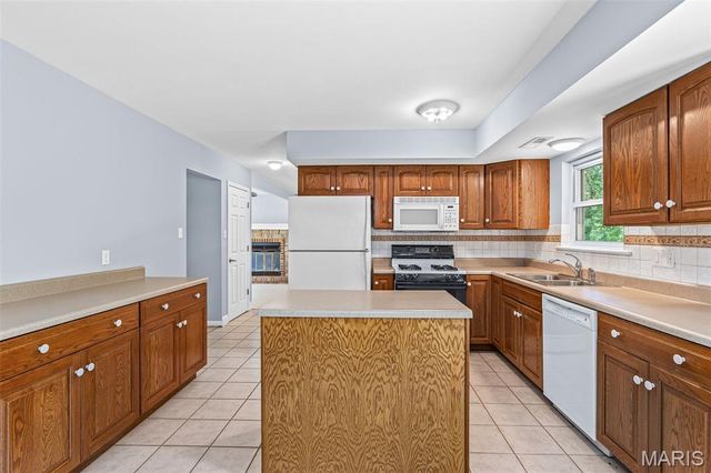 1954 Parkton Way, Barnhart, MO 63012