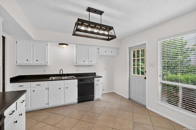 11303 Vance Jackson Rd Apt B3, San Antonio, TX 78230