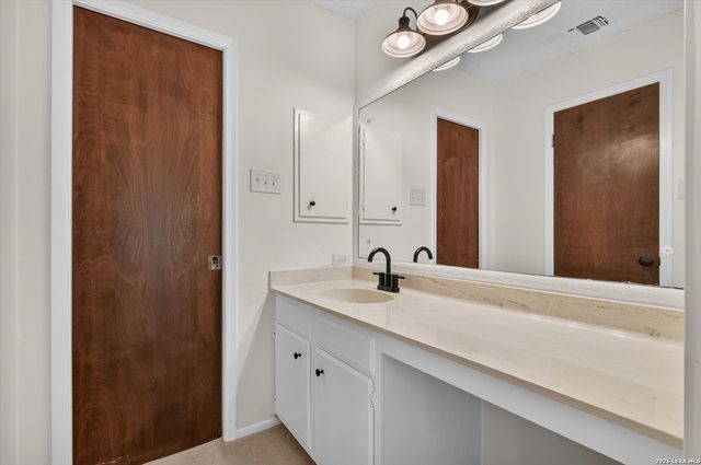 11303 Vance Jackson Rd Apt B3, San Antonio, TX 78230