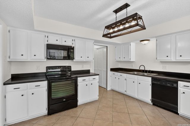 11303 Vance Jackson Rd Apt B3, San Antonio, TX 78230