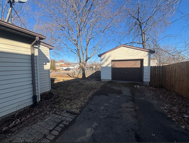 204 Mill Stream Drive, Bolingbrook, IL 60440