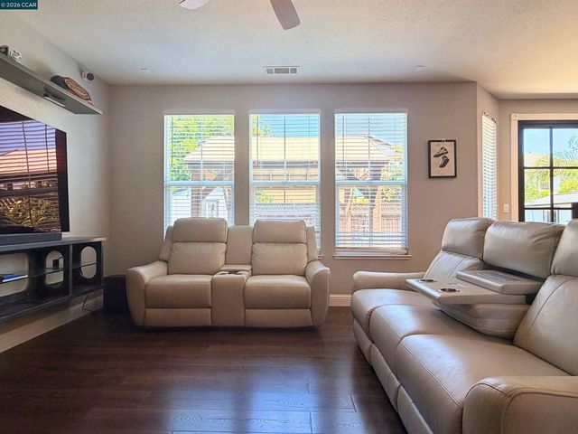 49 Nettle Ct, Oakley, CA 94561