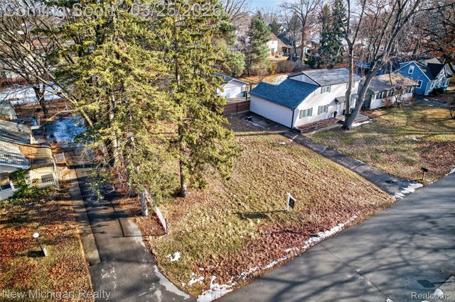 000 Westwood, Troy, MI 48083