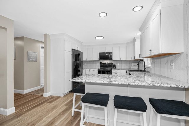 61 Barbara Lane, Hudson, NH 03051