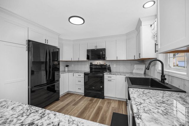 61 Barbara Lane, Hudson, NH 03051