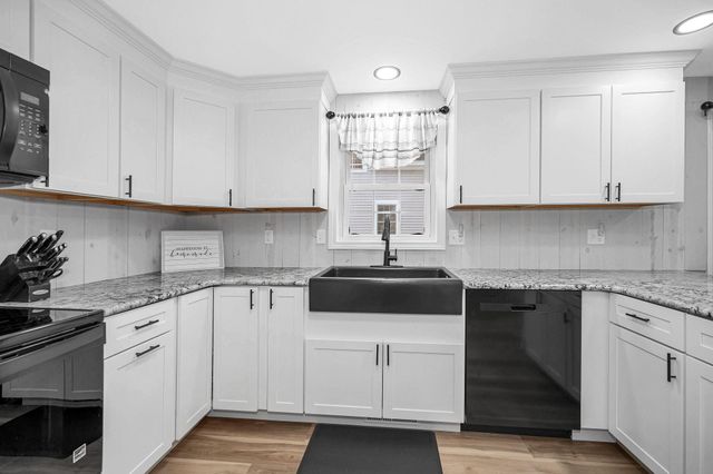 61 Barbara Lane, Hudson, NH 03051