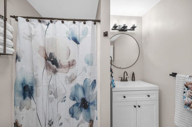 61 Barbara Lane, Hudson, NH 03051