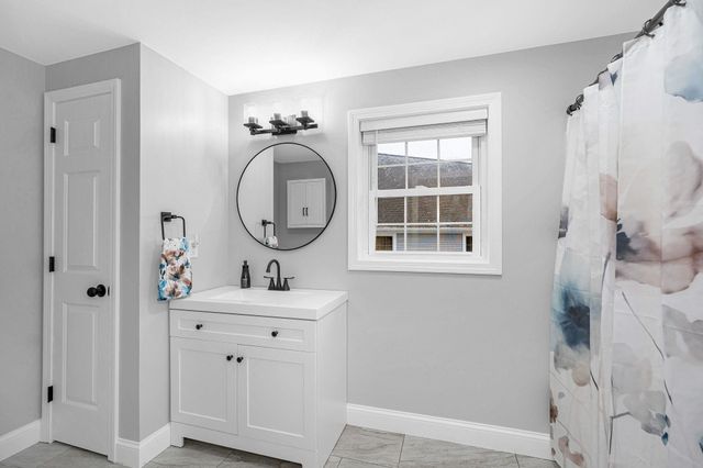 61 Barbara Lane, Hudson, NH 03051