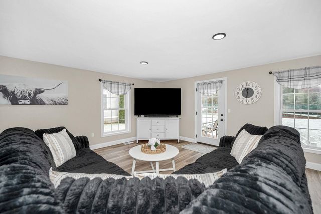 61 Barbara Lane, Hudson, NH 03051