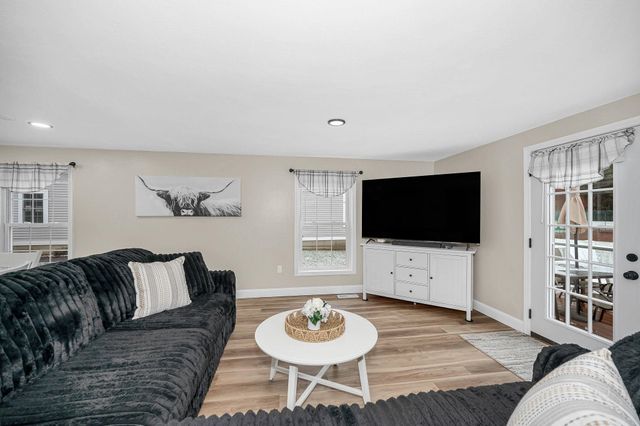 61 Barbara Lane, Hudson, NH 03051