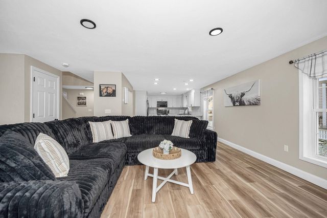 61 Barbara Lane, Hudson, NH 03051