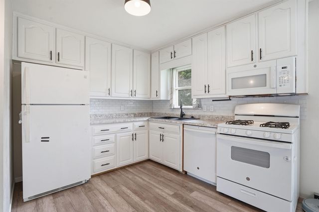 322 Crestridge Drive, Waterloo, IA 50702