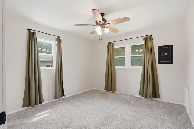 322 Crestridge Drive, Waterloo, IA 50702