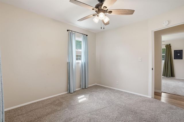 322 Crestridge Drive, Waterloo, IA 50702