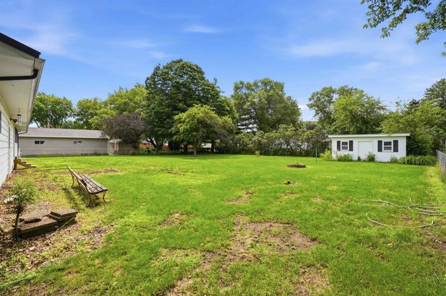 322 Crestridge Drive, Waterloo, IA 50702