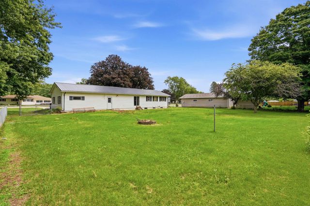 322 Crestridge Drive, Waterloo, IA 50702