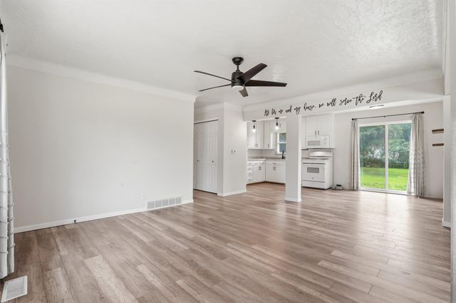 322 Crestridge Drive, Waterloo, IA 50702