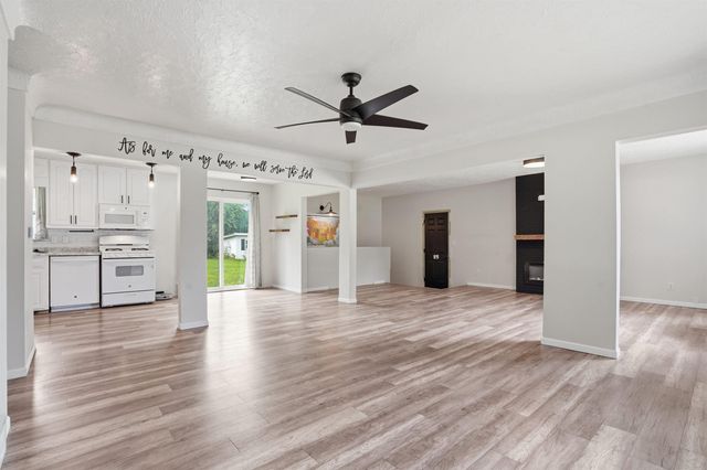 322 Crestridge Drive, Waterloo, IA 50702