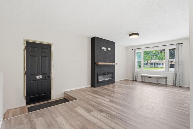 322 Crestridge Drive, Waterloo, IA 50702