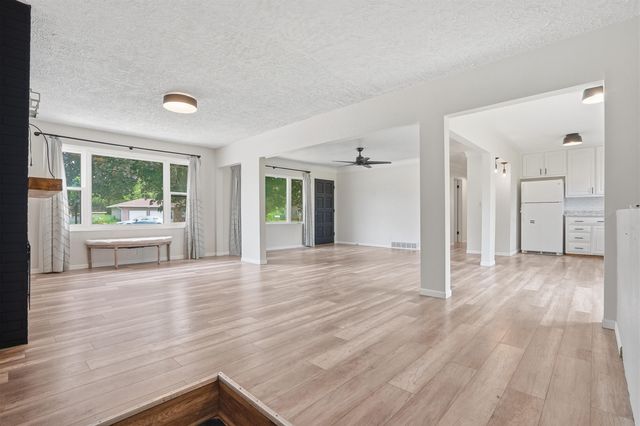322 Crestridge Drive, Waterloo, IA 50702