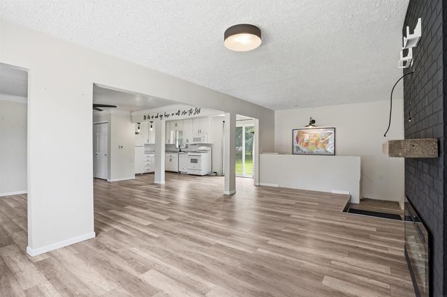 322 Crestridge Drive, Waterloo, IA 50702