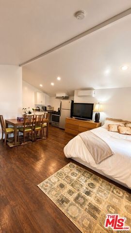 5240 Buffalo, Sherman Oaks, CA 91401