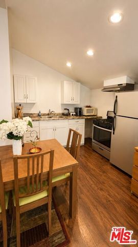 5240 Buffalo, Sherman Oaks, CA 91401