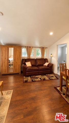5240 Buffalo, Sherman Oaks, CA 91401