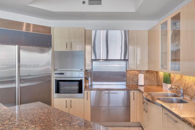100 S Pointe Drive 2208, Miami Beach, FL 33139