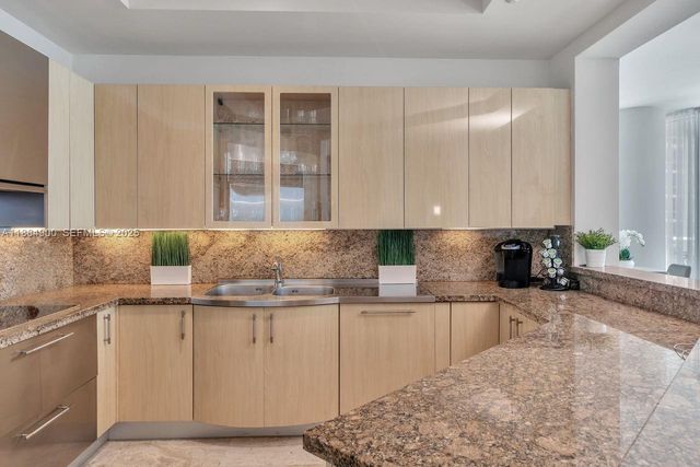100 S Pointe Drive 2208, Miami Beach, FL 33139