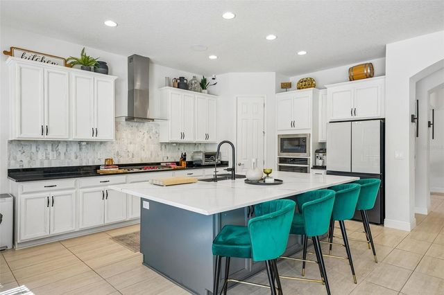910 GRAND CRESTA AVENUE, Brandon, FL 33511