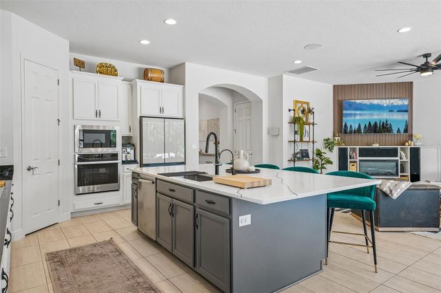 910 GRAND CRESTA AVENUE, Brandon, FL 33511