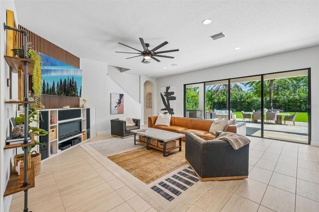 910 GRAND CRESTA AVENUE, Brandon, FL 33511
