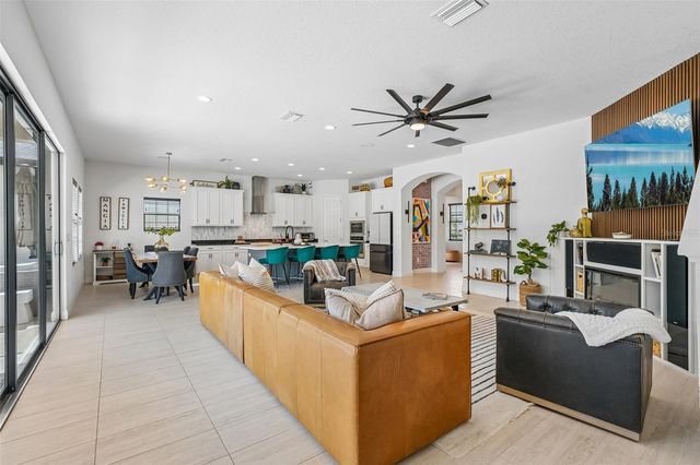 910 GRAND CRESTA AVENUE, Brandon, FL 33511